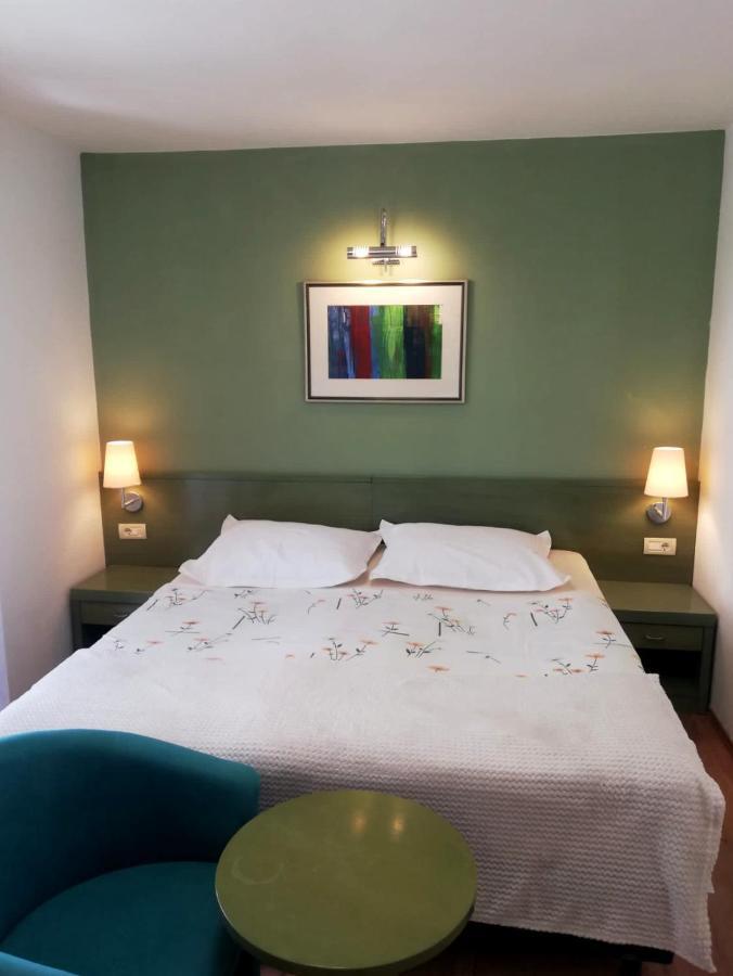 Apartmani Mistral มาคาร์สกา ภายนอก รูปภาพ
